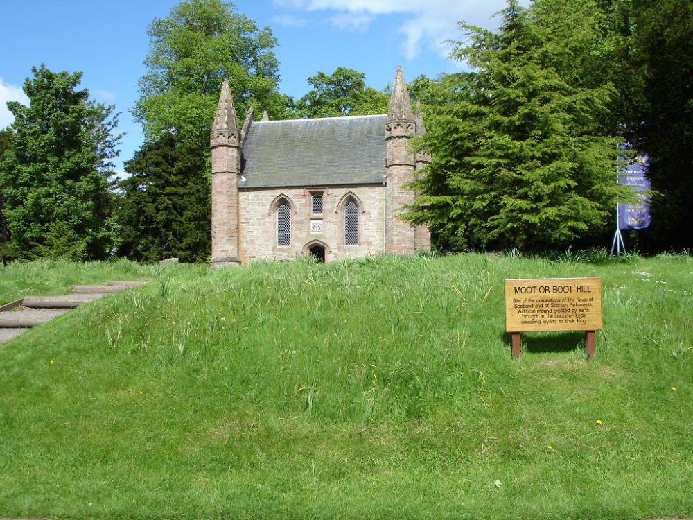 A photograph showing the Moot Hill at Scone Palace